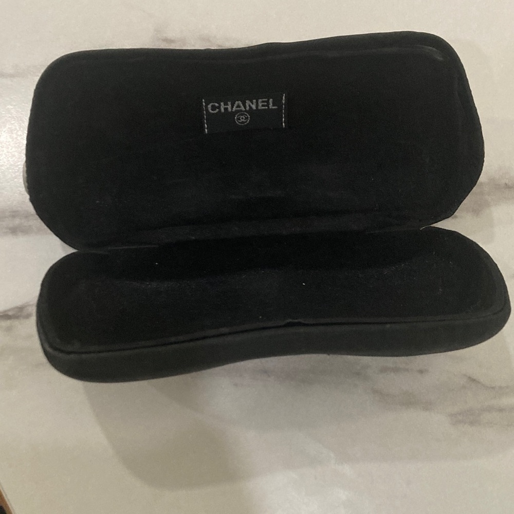 CHANEL Elegant Black Eyewear Case - Picture 2 of 11